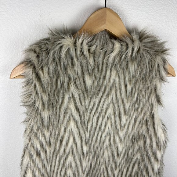 Say What | Faux Fur Off White and Tan Animal Print Fuzzy Vest, size M - Picture 5 of 9